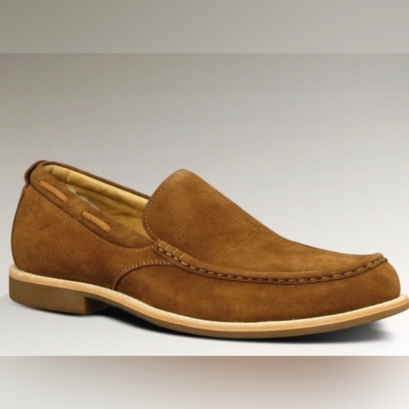 Like New UGG Men's Chestnut Suede Loafer